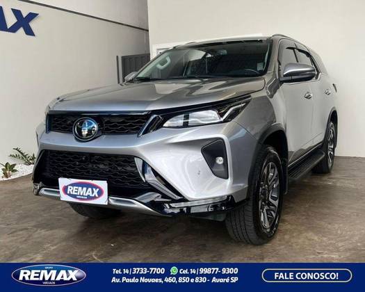 TOYOTA HILUX 2.8 D-4D TURBO DIESEL CD CONQUEST 4X4 AUTOMÁTICO